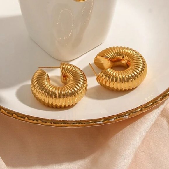 NEW 18K GOLD CHUNKY HOOP EARRINGS - Picture 6 of 6